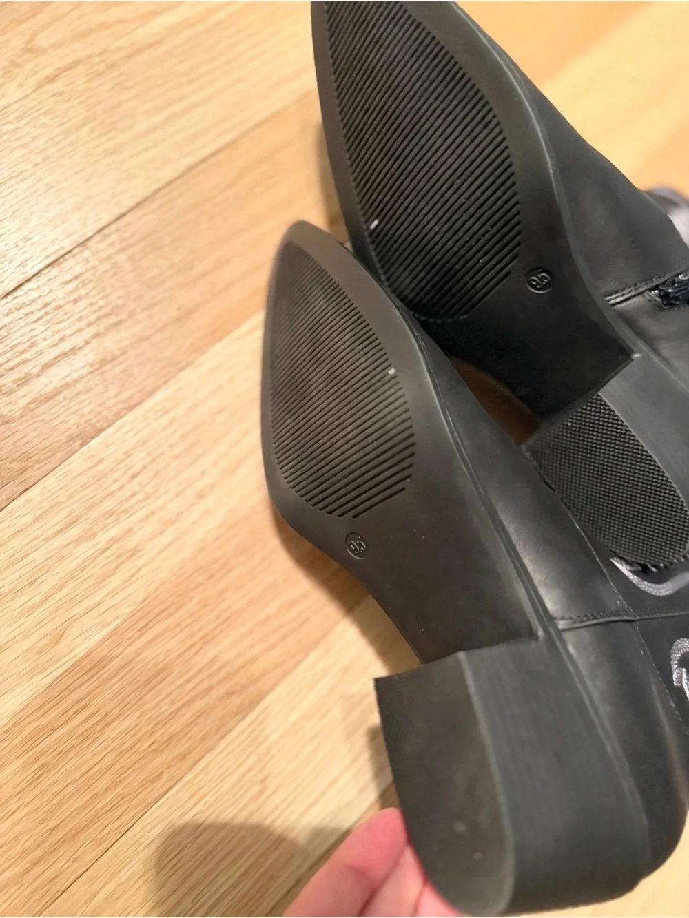 Global Win Black Western Boots with Silver Stitching